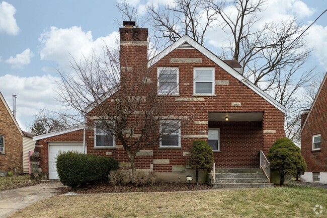 Building Photo - CHEVIOT - Meticulous 4 Bed 1.5 bath Brick ... Rental