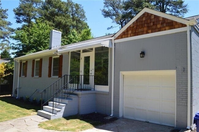 Building Photo - 2381 Eastway Rd Rental