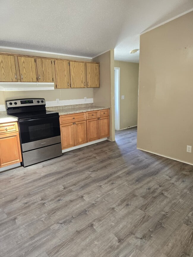 Photo - 910 W Maxanna Blvd