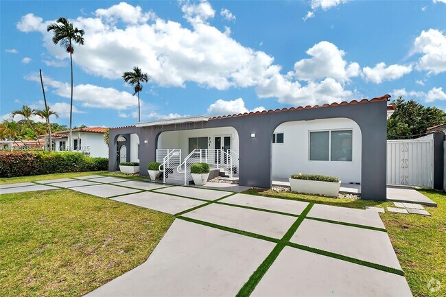 Building Photo - 301 SW 30th Ct Rental