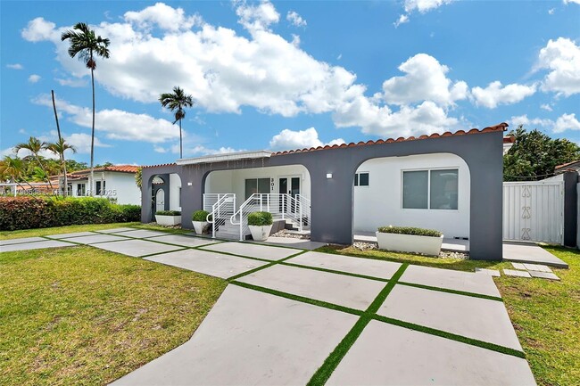 Photo - 301 SW 30th Ct House