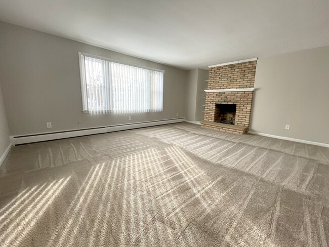 Living Room - 14 Pierce Ave Unit E1
