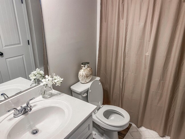 Photo - 413 Andover Dr