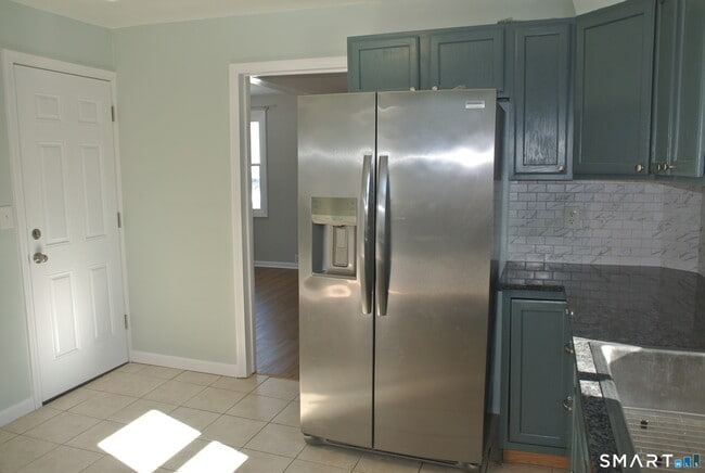 Photo - 492 W River St