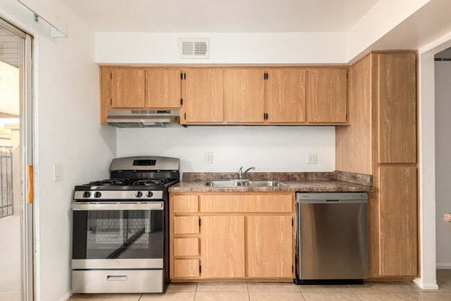 Building Photo - Stadio 3bedroom 2 bathroom