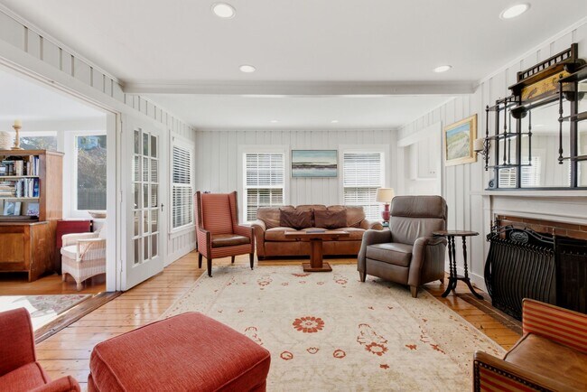 Photo - 11 Friendship Ln