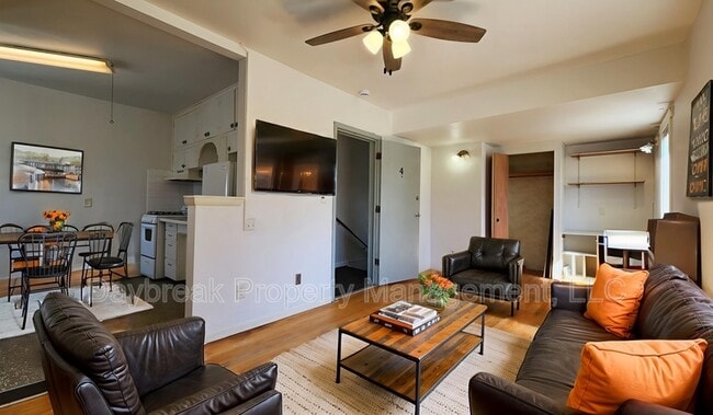 Building Photo - 1121 2nd Ave S Rental