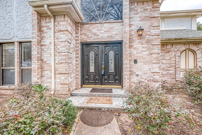 1015 Sugar Lakes Dr