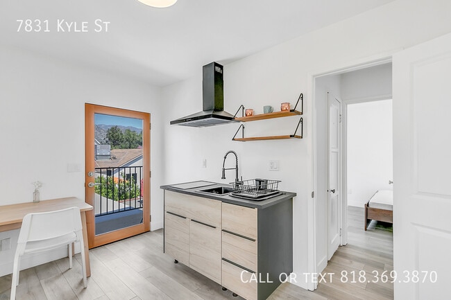 Photo - 7831 Kyle St