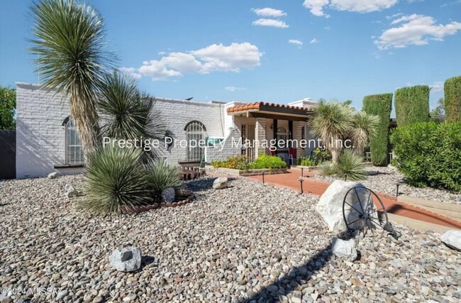 Building Photo - This 3/2 East Side Home Has It All AND more!