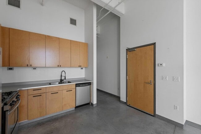 Photo - 700 N Washington Ave