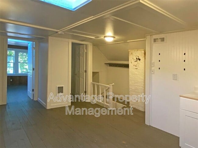 Photo - 240 NW 9th St
