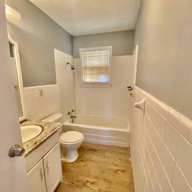 Photo - 1809 E 2nd St