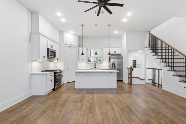 Building Photo - 1243 W 23rd St Unit B