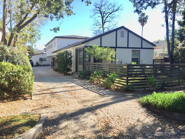 exterior - 110 S Grand Oaks Ave Unit 2