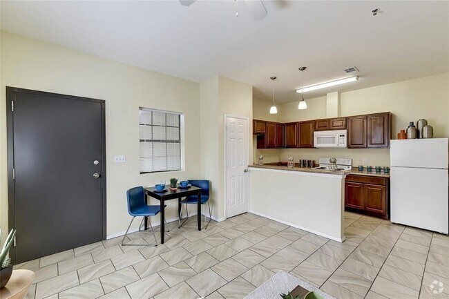 Building Photo - 420 N Pleasant Valley Rd Unit 202 Rental