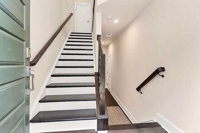 Photo - Stunning 3BD/3.5BA End Unit w/ City Views ...