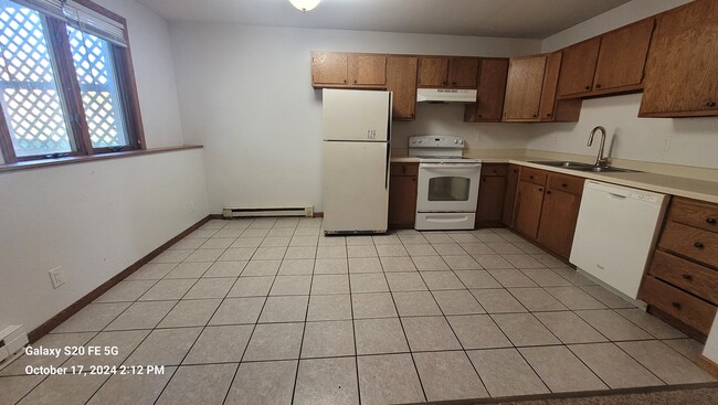 Kitchen - 309 Ash Ct Unit A