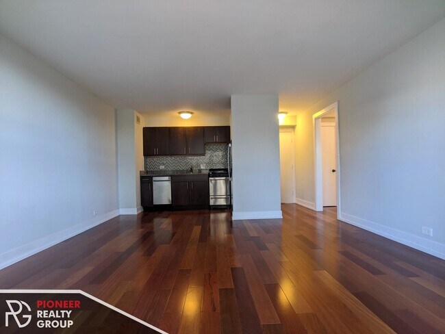 Photo - 429 W Wellington Ave