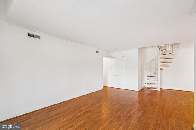 Building Photo - 300 Hilltop Ln Unit 300I