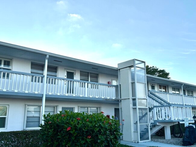 Building Photo - 163 Somerset Crescent Unit H