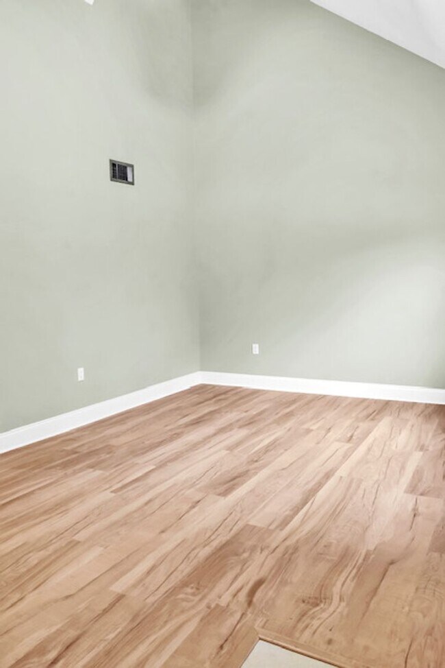 Photo - Cute 2 Bedroom 2 Bathroom Townhome For Rent!