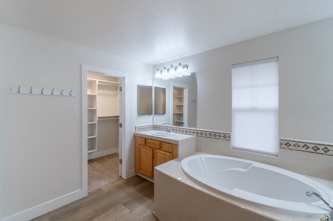 Photo - 2115 Sterling Dr