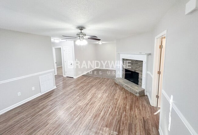 Photo - 201 Brooke Dr