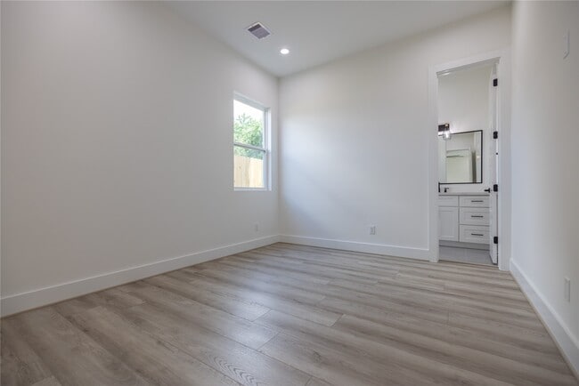 Photo - 1816 West St