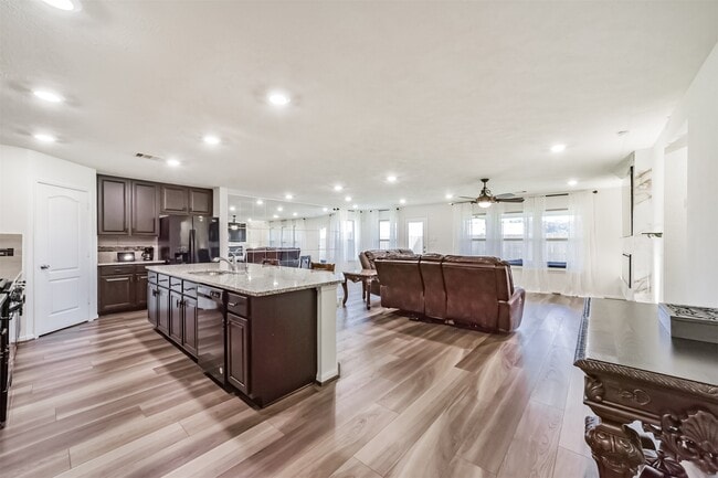 Photo - 25546 Kensington Lk Dr