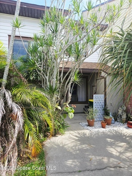 Building Photo - 310 Sherwood Pl