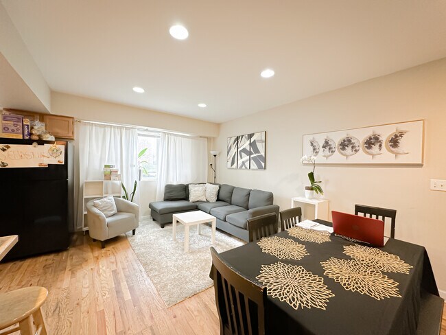 Photo - 5335 N California Ave Unit 101