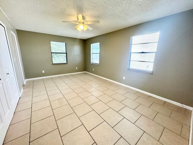 Photo - 5313 Soundview Ave