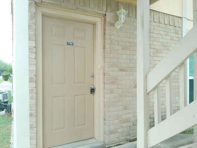 Building Photo - 6702 Everhart Rd