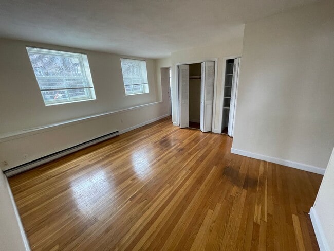 Photo - One Bedroom -  Union Square * ALLSTON * * School House @ Ringer Park