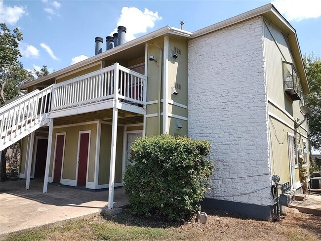 Building Photo - 2200 Leah Cove Rental