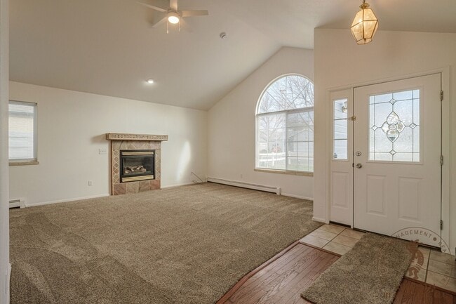 Photo - 537 Shanne St