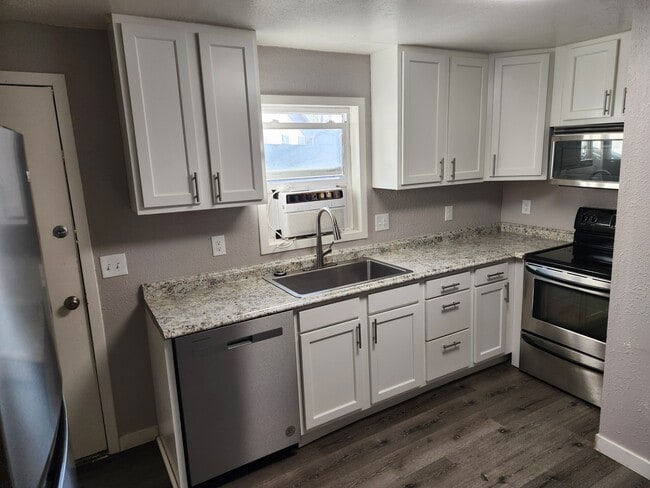 Building Photo - 6690 E 63rd Pl