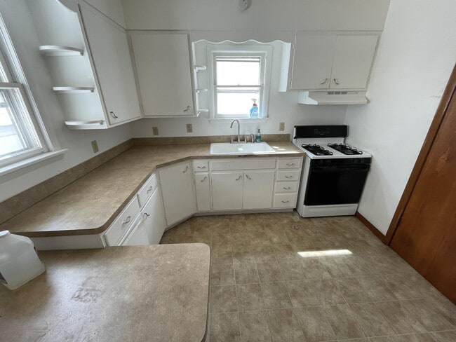 Building Photo - 127 8th St Rental