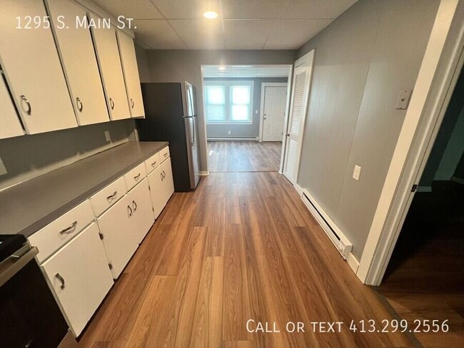 1295 S Main St