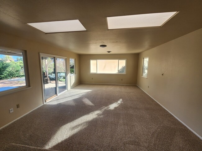 Photo - 1639 Debra Ln