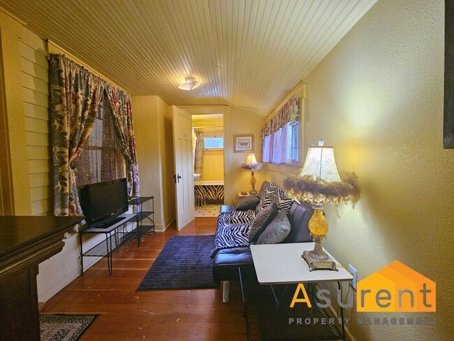 Charming Furnished unit close to downtown ... - Charming Furnished unit close to downtown ... House