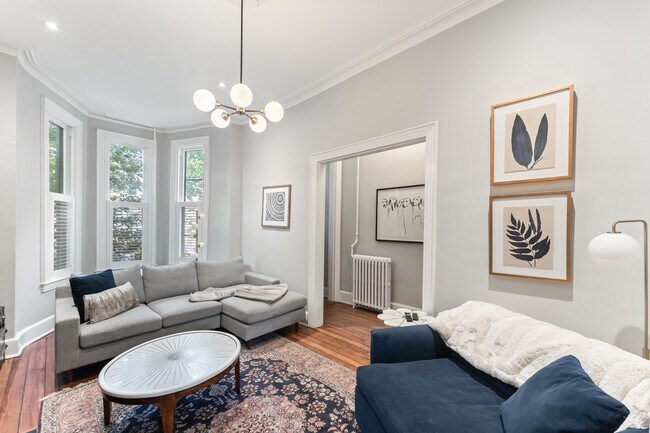 Photo - 627 A St SE