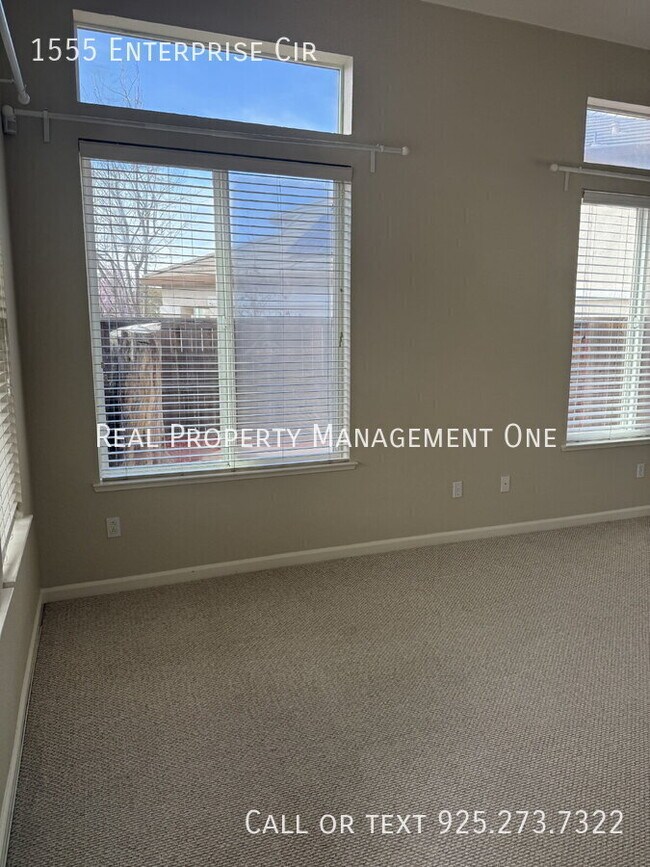 Photo - 1555 Enterprise Cir