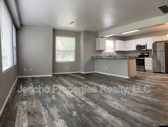 Photo - 32 N Harlan St