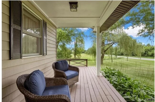 Photo - 2943 Lumbard Rd