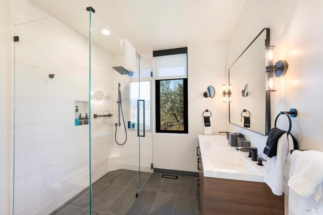 Building Photo - 2100 Old Soda Springs Rd