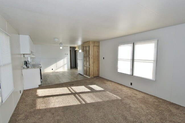 Building Photo - 2215 Toms Cabin Rd