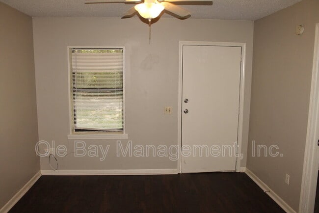 Photo - 2305 Hillwood Dr E