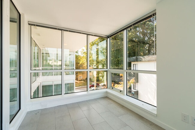 Building Photo - Santa Fe - 205 Unit 205